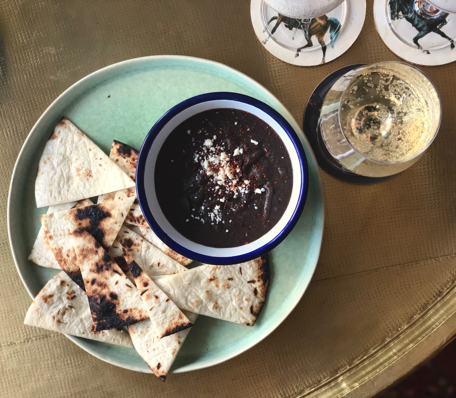 mustpapumuhennos-meri-tuuli-vantsi-vegaaninen