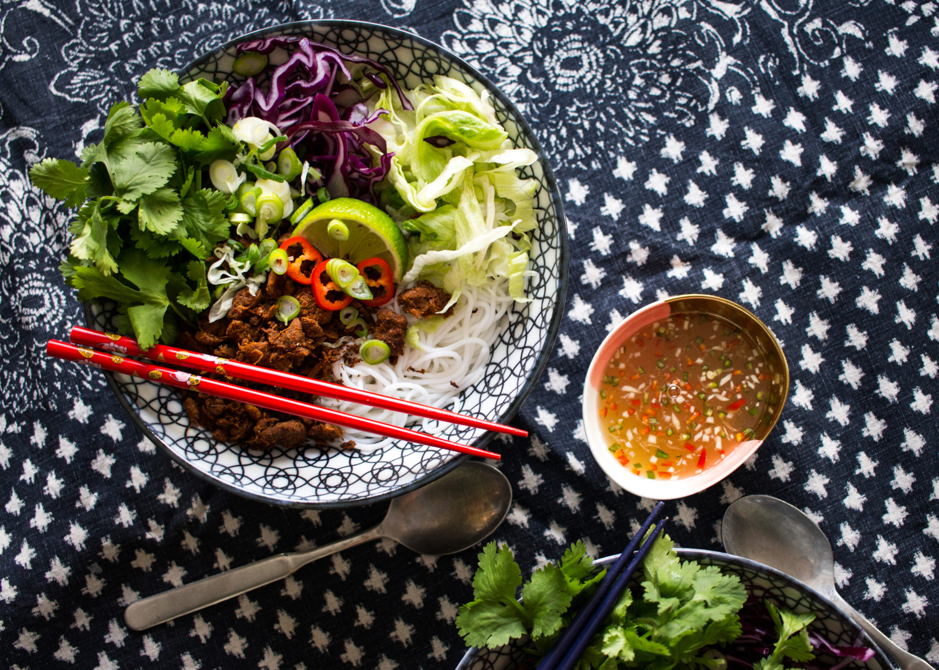 Bun Cha Vietnamilainen Salaatti Ja Dippikastike Meri Tuuli V ntsi