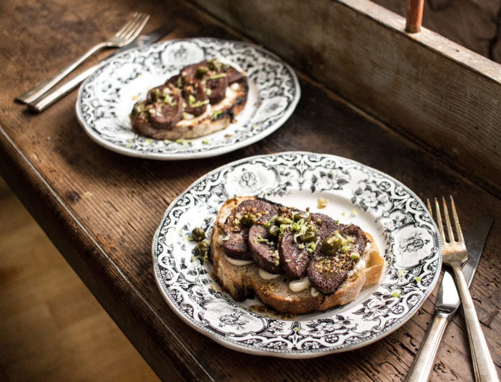 Naudankieli, pikkelöity, kieli, Meri-Tuuli Väntsi, Chez Meru