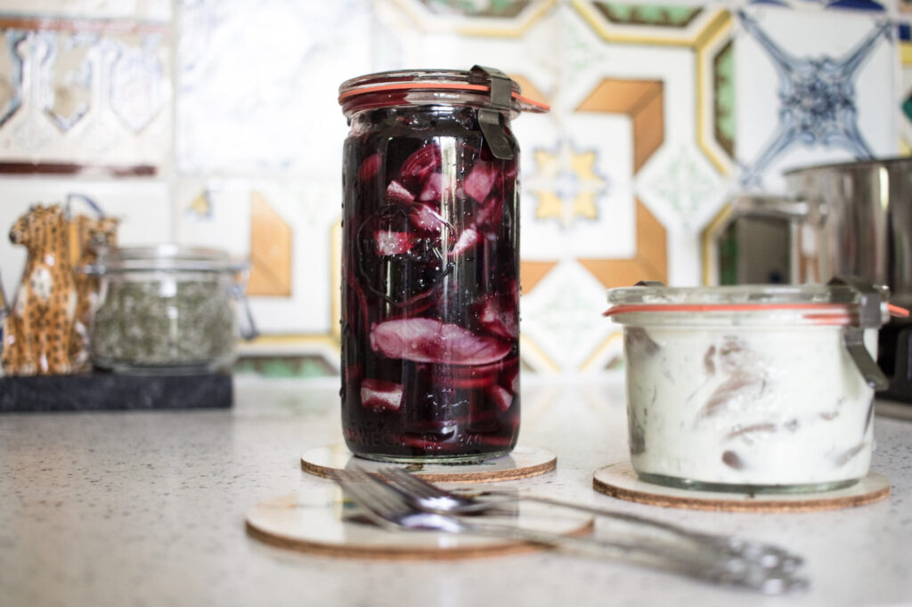 Silli, wasabisilli, mustaherukkasilli, buffet, juhannus