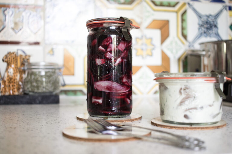 Silli, wasabisilli, mustaherukkasilli, buffet, juhannus