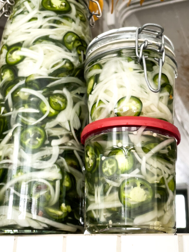 Jalopenopikkeli, jalapenot purkissa, säilöntä, sipuli, Meri-Tuuli Väntsi